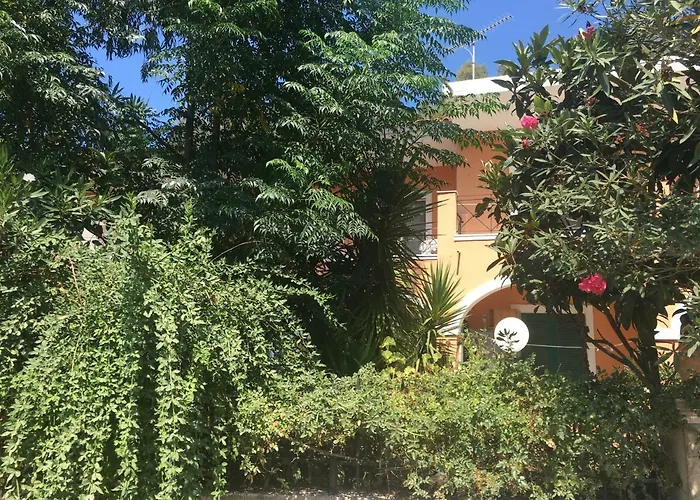 Floros Apartament *